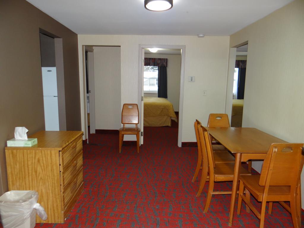 Edelweiss Ski Lodge Ellicottville Room photo